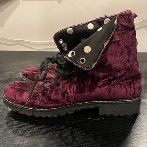 Delia’s velvet Lace-Up combat Boots Farrah - Burgundy